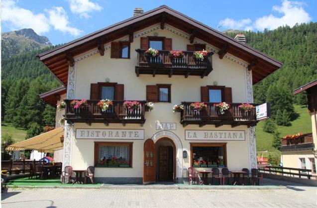 La Bastiana Apartments Livigno Bagian luar foto